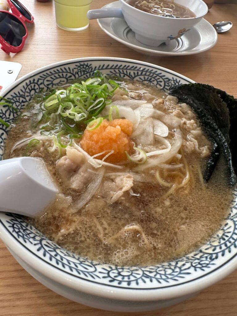 丸源ラーメンの看板メニュー「肉そば」